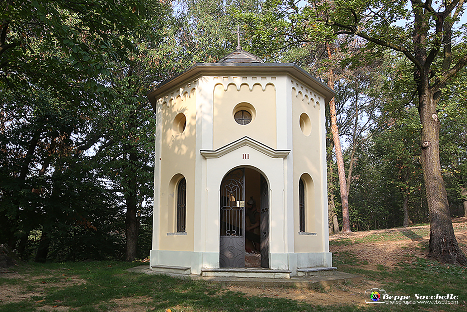 VBS_6645 - I Piloni della Via Crucis del Sacro Monte di Montà d'Alba.jpg